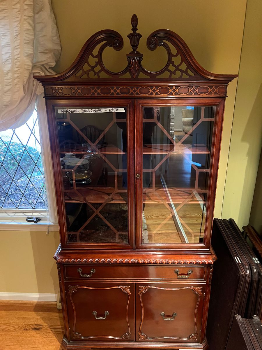 Clean Leawood Estate Pence Estate Sales starts on 11/16/2023