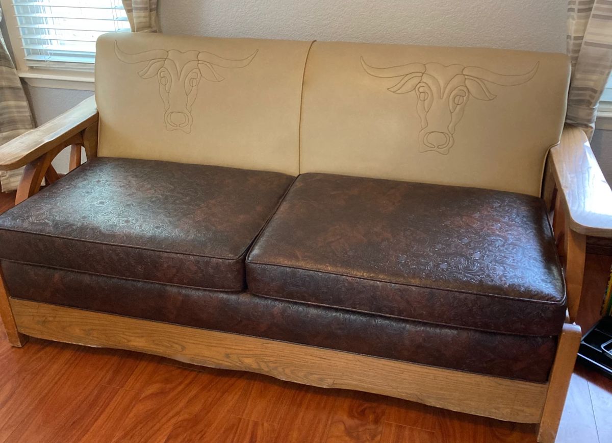 Fantastic wagon wheel and longhorn embellishments