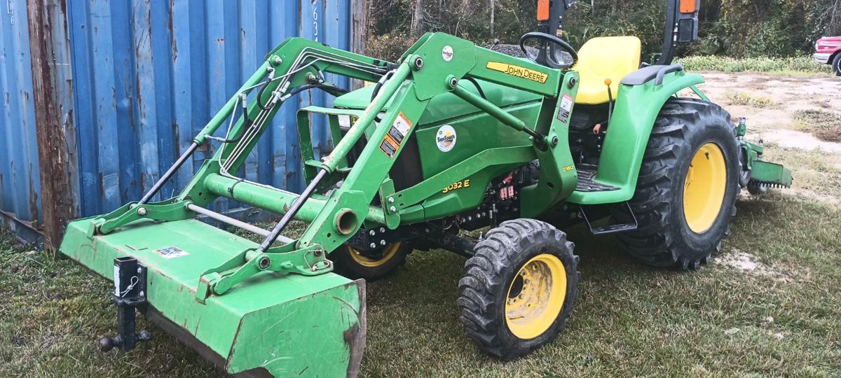 2016 John Deere Tractor + Approx 700 hours - 4 wheel drive