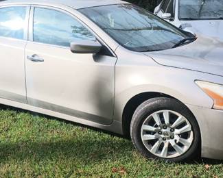 Nissan Altima - 2013 has title