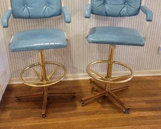 2 SWIVEL BARSTOOLS