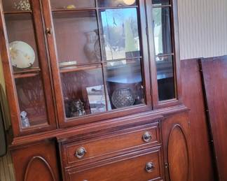 DUNCAN PHYFE STYLE CHINA HUTCH