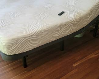 KING SIZE ADJUSTABLE PLATFORM AND MATTRESS WITH WIRELESS REMOTE BY RIZE