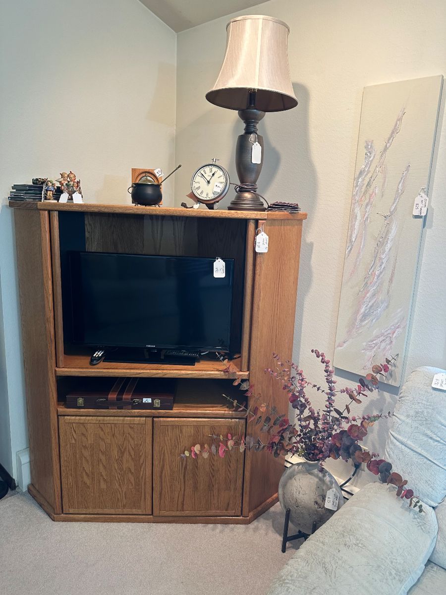 Estate Sale by Mayor Estate Sales in Champaign, IL starts on 11/9/2023