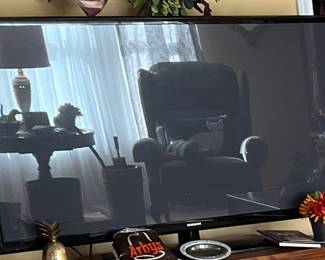 Samsung flatscreen TV with remote. Not sure of the size. I think it’s something like 55 inch.