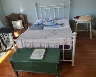 Vintage Painted Cedar Chest, Serta icomfort Energy Erogomotion  Adjustable Queen Bed with White Metal Frame (practically New)