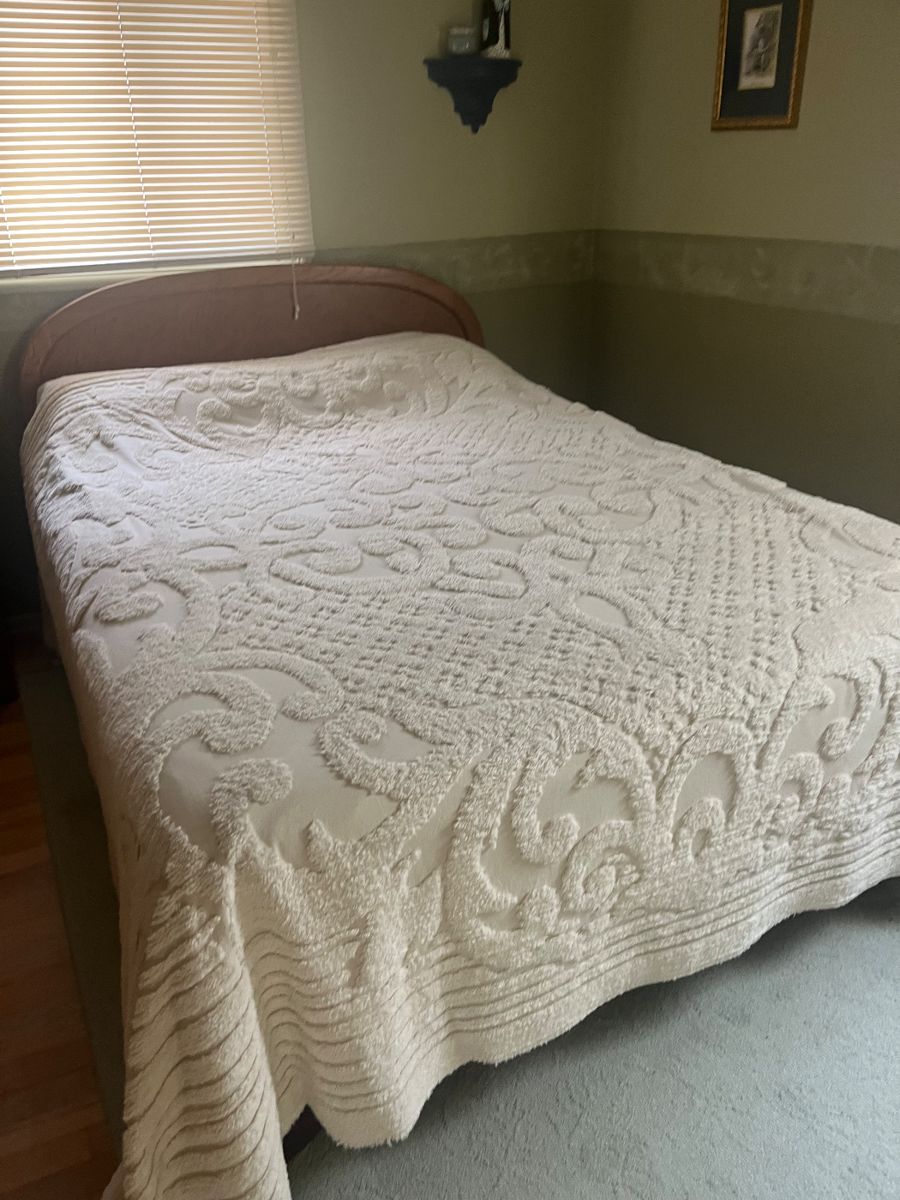 Kellie’s Blue Moon Estate Sale in Lansing starts on 11/17/2023