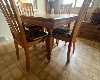 Oak Dining Table w/Four Chairs