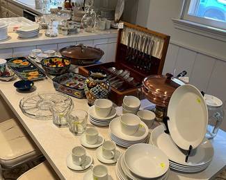 Kitchen items including very nice large copper saute pan