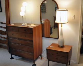 Mid Century Modern American of Martinsville chest and side table - beautiful condition