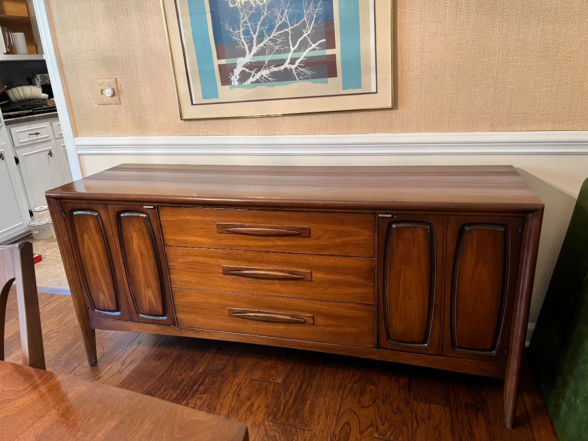 Stonehaven Downsizing Sale in Charlotte, NC starts on 11/10/2023