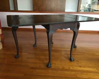 $125 TODAY SUNDAY PRICE antique ball and claw foot table 