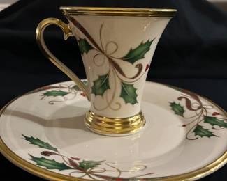 Lenox Holiday Nouveau plate and mug 2 of each