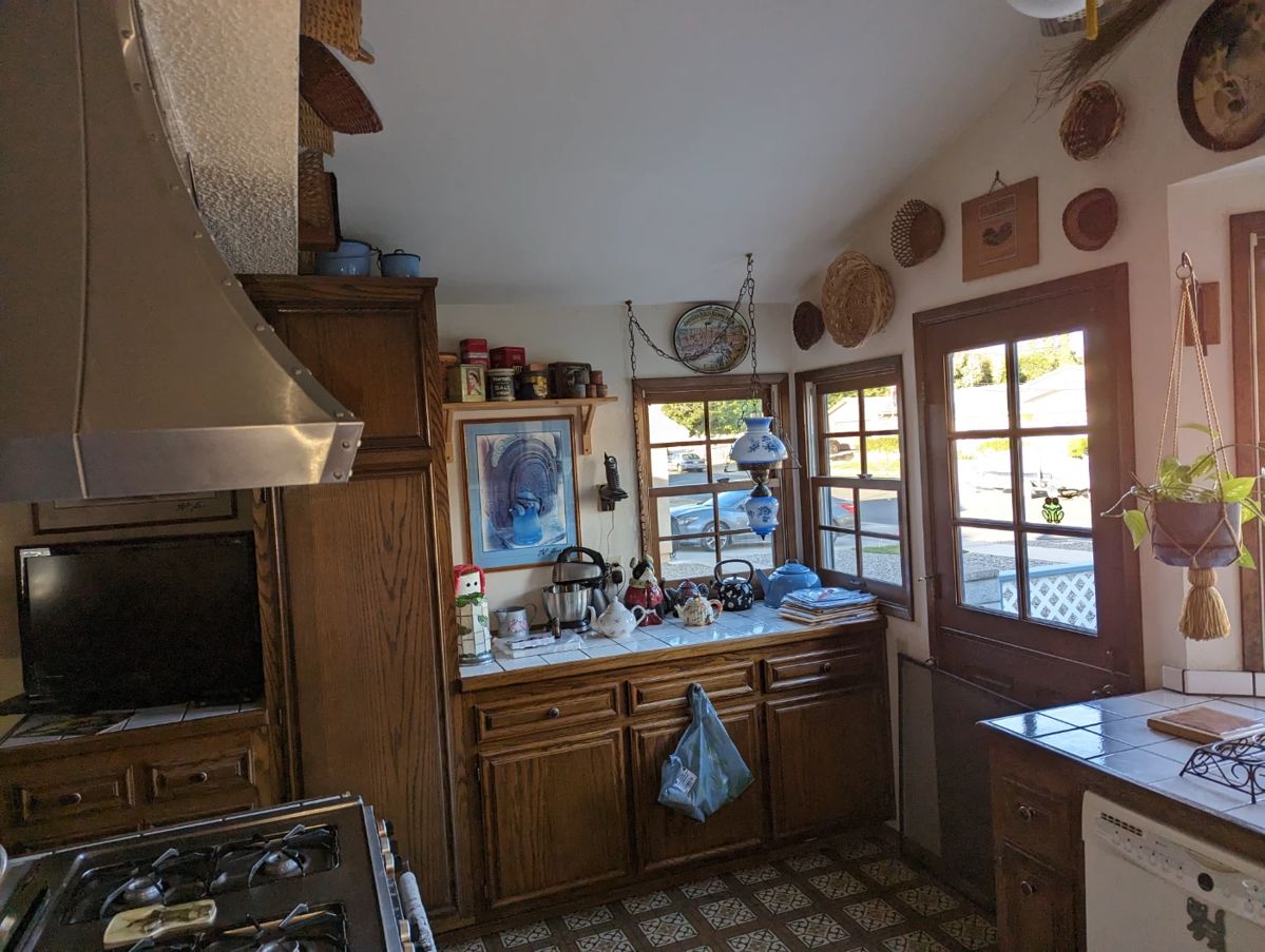 El Cajon Estate Sale 50 off starts on 11/17/2023