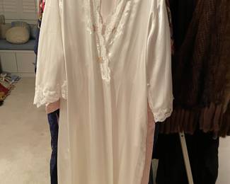 Oscar de la Renta Nightgown and Robe szL