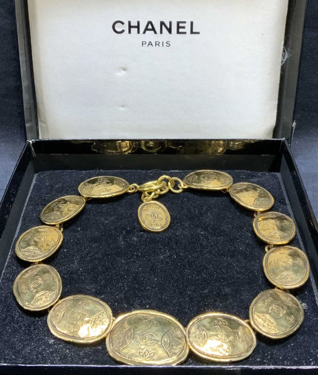 CHANEL Gold Tn Medallion Necklace Collection 26 Fr
