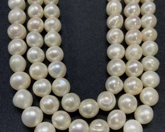 3 Strand White Pearl Necklace, 807 Carats

