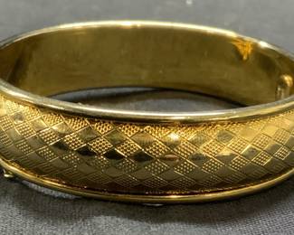 HOBE 1965 Gold Tone Diamond Pattern Bracelet
