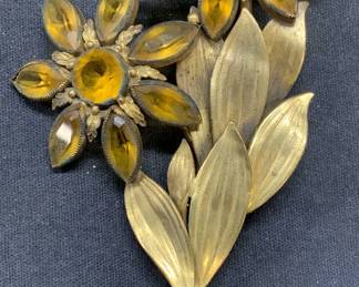 JOSEFF OF HOLLYWOOD Gold Tn Flower XL Brooch 4.5in
