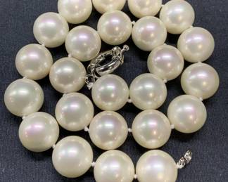 Chunky White Faux Pearl Choker Necklace
