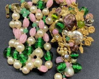 CAROL DAUPLAISE Faux Pearl Pendant Necklace
