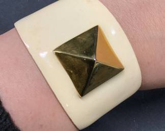 KENNETH LANE KJL Cream Gold Tone Stud Cuff
