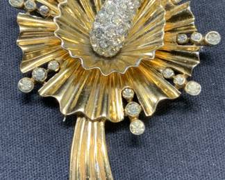 PENNINO Gold Tone Crystal Flower Fur Clip
