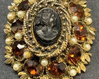 HAR Crystal Faux Pearl Cameo Brooch
