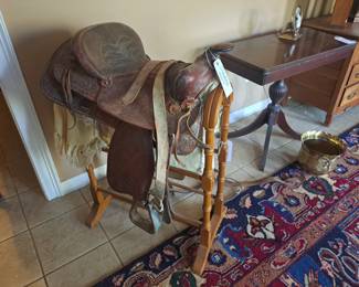 Old Saddle w/saddle rest