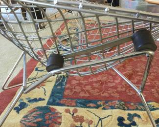 Side Shock Mounts (resists strain on the wire and offers balance to the chair)