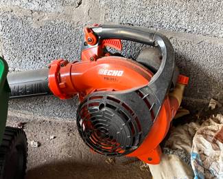LEAF BLOWER