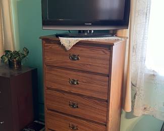 DRESSER & TV