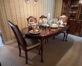 DINING TABLE & 4 CHAIRS