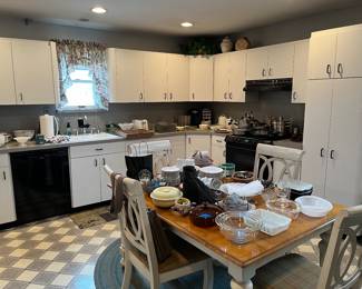 KITCHEN TABLE & CHAIRS