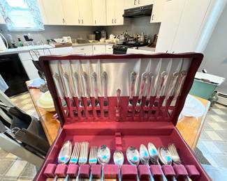 SILVERPLATE FLATWARE