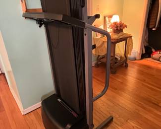 FOLDING TREADMILL
