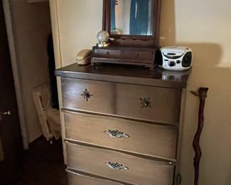 DRESSER