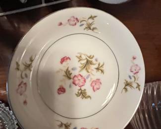 DINNERWARE SET