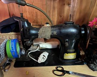 SINGER SEWING MACHINE