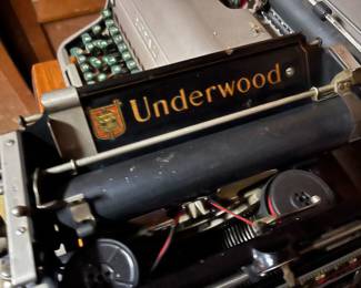 UNDERWOOD TYPEWRITTER