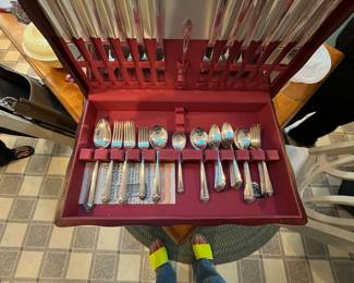 SILVERPLATE FLATWARE