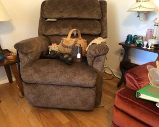 Electric lift recliner