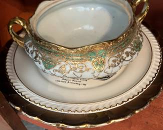 Porcelain gilt dish