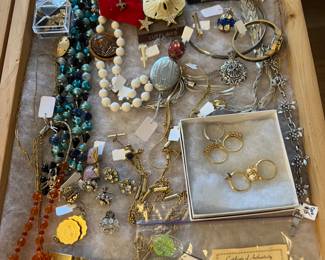 Jewelry, watches, pins, cufflinks