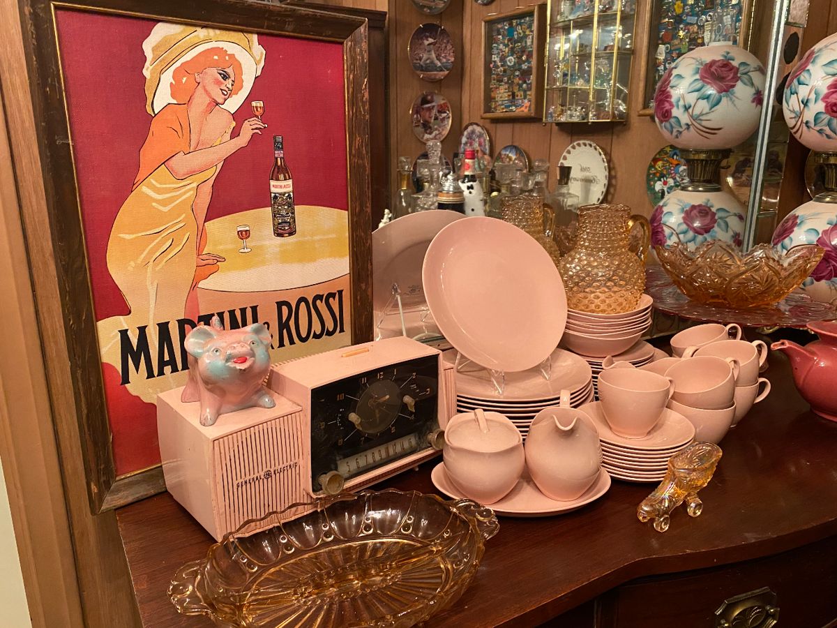 Vintage pink General Electric radio, Vintage Pink Dish set