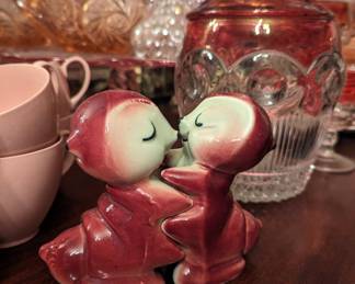 Vintage Salt/Pepper Shakers