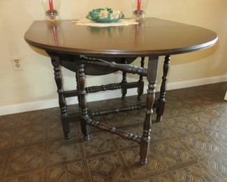 Antique Mahogany Drop Leaf Gate Leg Table