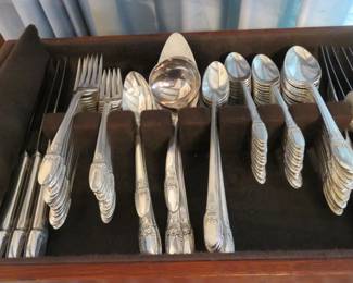 1847 Rogers Brothers "First Love" Silver-plate  Flatware Set 107 pcs