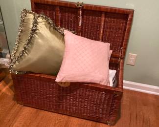 Wicker chest
