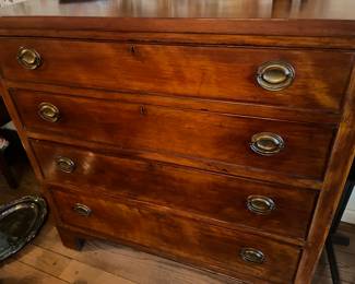 Antique mahogany Hepplewhite style chest of drawers 